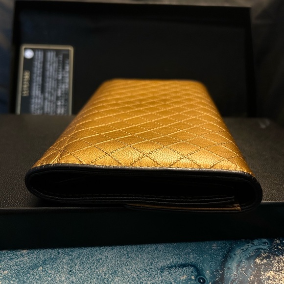 CHANEL excellent condition iridescent Wallet - Picture 6 of 9